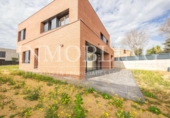 Chalet independiente con terreno en venta en la España, Mataró, ref: TR173261 foto