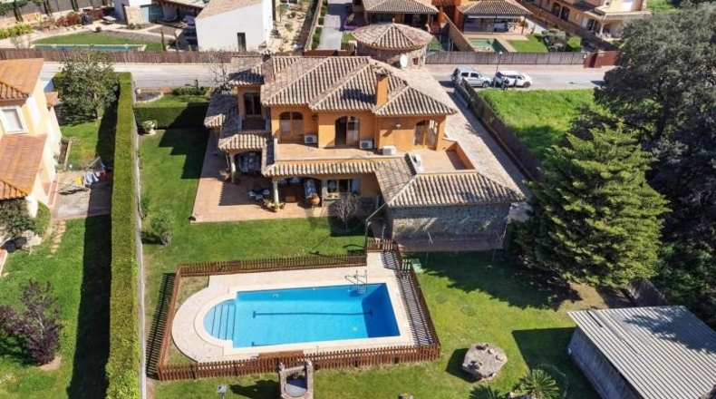 Gerona - Mont-ras - 1209m2