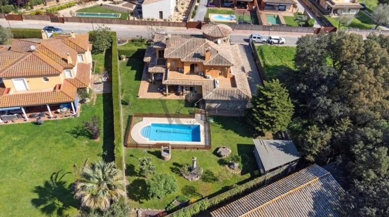 Gerona - Mont-ras - 1209m2