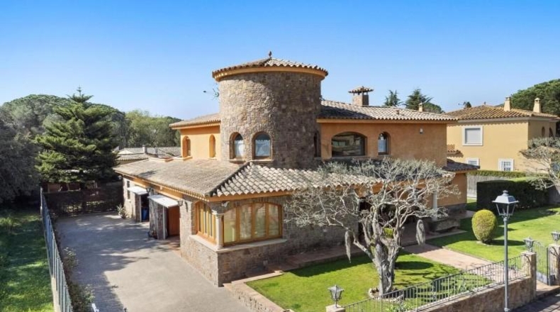 Gerona - Mont-ras - 1209m2