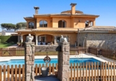 Chalet independiente con terreno en venta en la España, Mont-ras, ref: TR288310 foto
