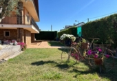 Chalet independiente con terreno en venta en la España, Cacabelos, ref: TR166754 foto