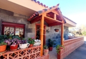 Chalet independiente con terreno en venta en la España, Santiago del Teide, ref: TR240483 foto