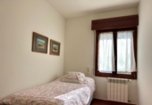 Дом с участком на продажу в городе Comillas Фото