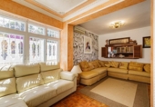 Отдельно стоящий дом с участком на продажу в городе Torremolinos Фото