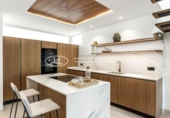 Chalet independiente con terreno en venta en la España, Marbella, ref: TR173617 foto