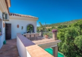 Chalet independiente con terreno en venta en la España, Estepona, ref: TR239336 foto