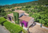 Chalet independiente con terreno en venta en la España, Estepona, ref: TR239336 foto