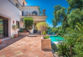 Chalet independiente con terreno en venta en la España, Estepona, ref: TR239336 foto