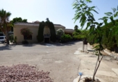 Chalet independiente con terreno en venta en la España, Albatera, ref: TR135450 foto