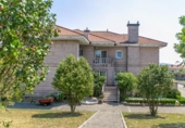 Chalet independiente con terreno en venta en la España, Santiago de Compostela, ref: TR148657 foto