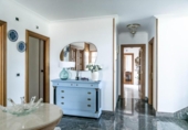 Chalet independiente con terreno en venta en la España, Santiago de Compostela, ref: TR148657 foto