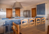 Chalet independiente con terreno en venta en la España, Estepona, ref: TR149132 foto