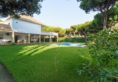 Chalet independiente con terreno en venta en la España, Mazagón, ref: TR325390 foto