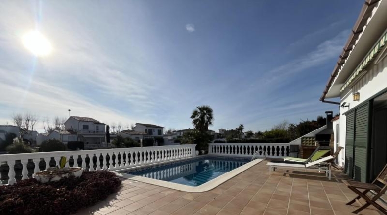 Gerona - Empuriabrava - 572m2
