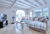 Chalet independiente con terreno en venta en la España, Marbella, ref: TR221674 foto