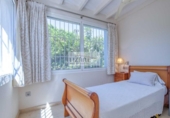 Chalet independiente con terreno en venta en la España, Marbella, ref: TR221674 foto