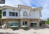 Chalet independiente con terreno en venta en la España, Gandia, ref: TR136446 foto