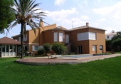 Chalet independiente con terreno en venta en la España, Dénia, ref: TR155634 foto