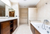 Chalet independiente con terreno en venta en la España, Begur, ref: TR232454 foto