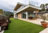 Chalet independiente con terreno en venta en la España, Matadepera, ref: TR242717 foto