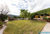 Загородный дом с участком на продажу в городе Castelldefels Фото