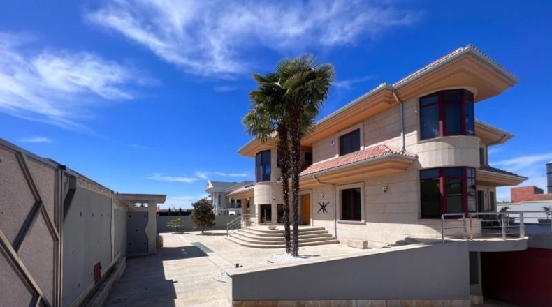 León - León - 1070m2