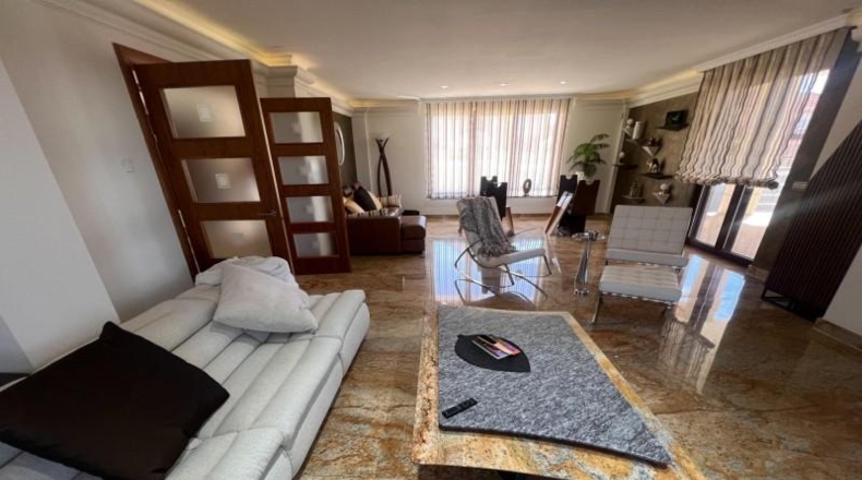 León - León - 1070m2