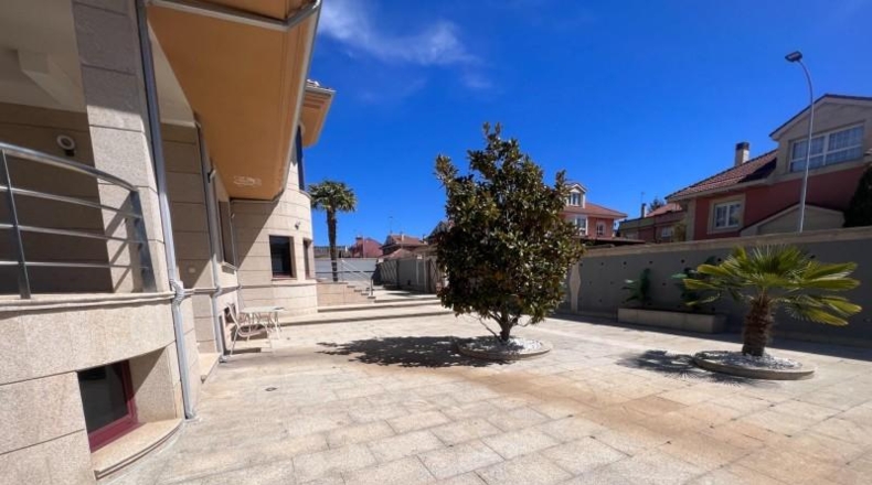 León - León - 1070m2