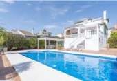 Chalet independiente con terreno en venta en la España, Estepona, ref: TR280550 foto