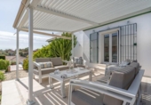 Chalet independiente con terreno en venta en la España, Estepona, ref: TR280550 foto