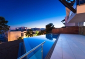 Chalet independiente con terreno en venta en la España, Marbella, ref: TR162245 foto