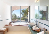 Chalet independiente con terreno en venta en la España, Marbella, ref: TR162245 foto