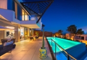 Chalet independiente con terreno en venta en la España, Marbella, ref: TR162245 foto