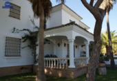 Chalet independiente con terreno en venta en la España, Chiclana de la Frontera, ref: TR135770 foto