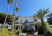 Chalet independiente con terreno en venta en la España, Chiclana de la Frontera, ref: TR135770 foto