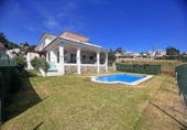 Chalet independiente con terreno en venta en la España, Estepona, ref: TR264227 foto