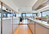 Chalet independiente con terreno en venta en la España, Marbella, ref: TR171709 foto