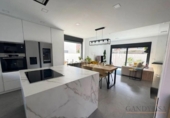 Chalet independiente con terreno en venta en la España, Madrid, ref: TR264663 foto