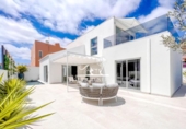 Chalet independiente con terreno en venta en la España, Adeje, ref: TR170189 foto
