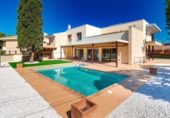 Chalet independiente con terreno en venta en la España, L'Alfàs del Pi, ref: TR171123 foto