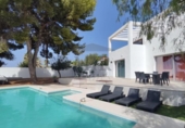 Chalet independiente con terreno en venta en la España, Marbella, ref: TR170889 foto