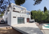 Chalet independiente con terreno en venta en la España, Marbella, ref: TR170889 foto
