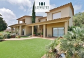 Chalet independiente con terreno en venta en la España, Mont-ras, ref: TR264271 foto