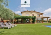 Chalet independiente con terreno en venta en la España, Mont-ras, ref: TR264271 foto