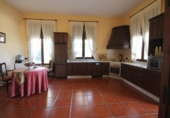 Chalet independiente con terreno en venta en la España, Alcuéscar, ref: TR264266 foto