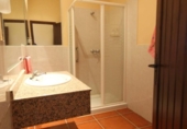 Chalet independiente con terreno en venta en la España, Alcuéscar, ref: TR264266 foto