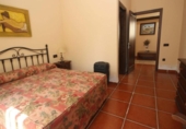 Chalet independiente con terreno en venta en la España, Alcuéscar, ref: TR264266 foto
