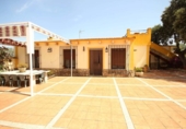 Chalet independiente con terreno en venta en la España, Alcuéscar, ref: TR264266 foto