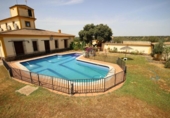 Chalet independiente con terreno en venta en la España, Alcuéscar, ref: TR264266 foto